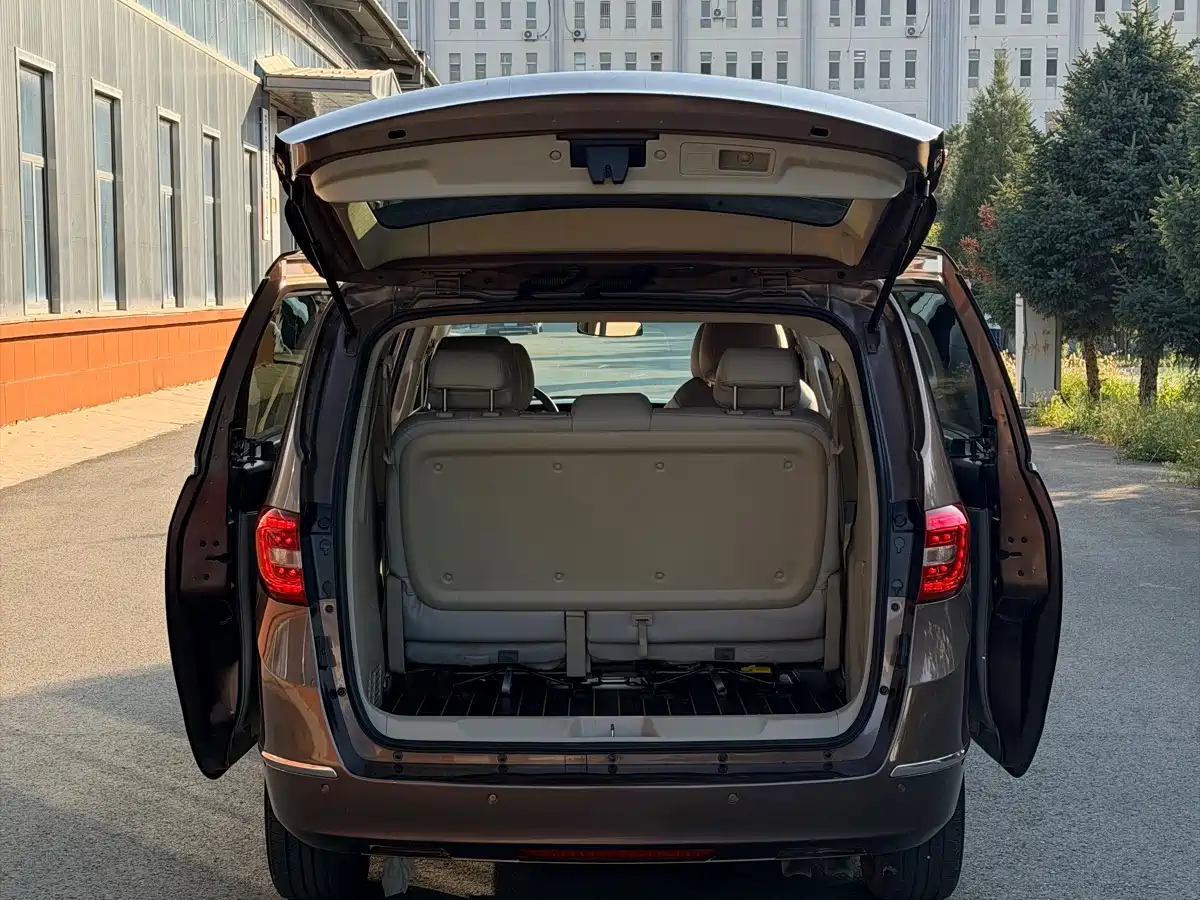 Photo 8 - Buick GL8