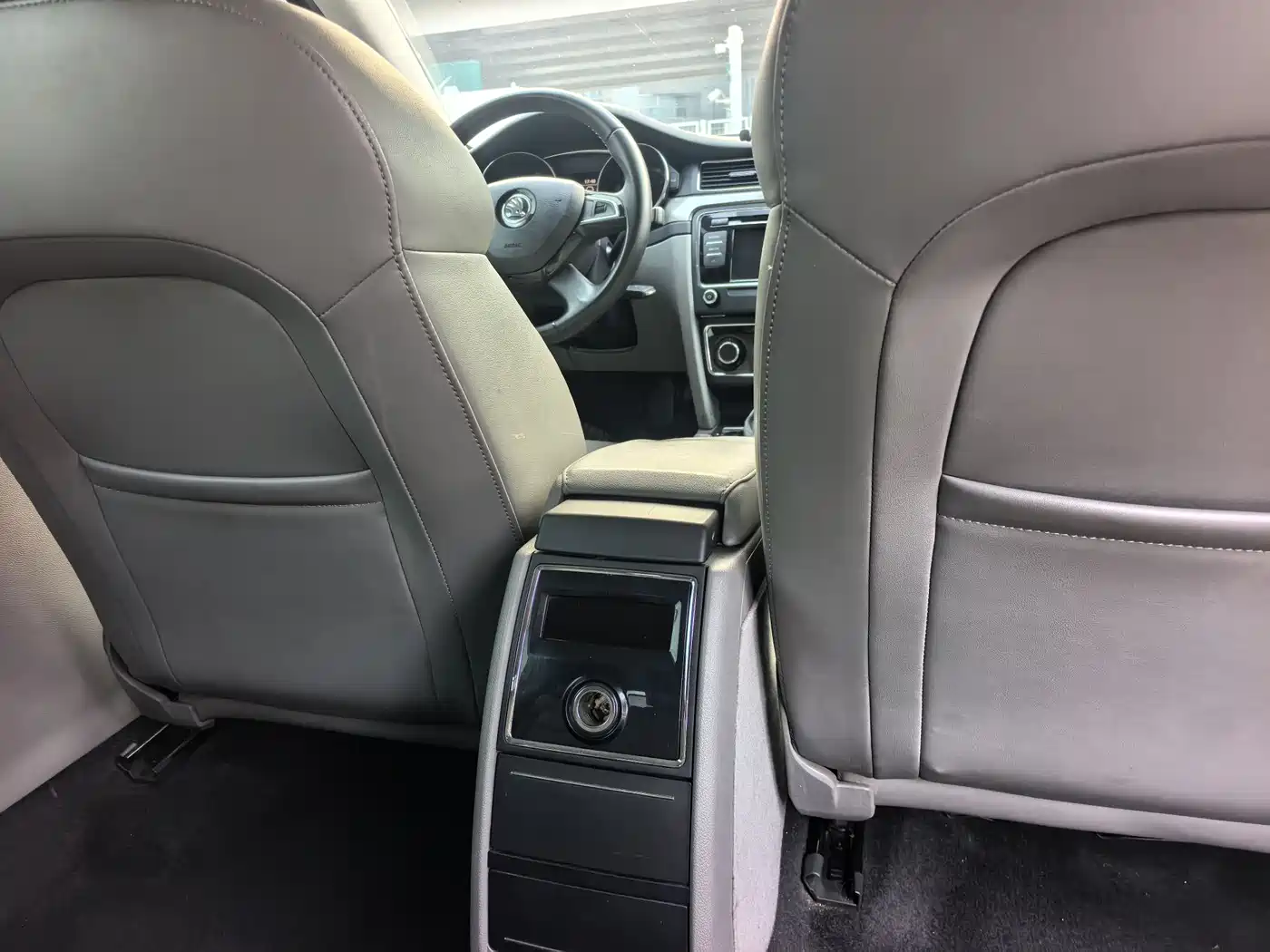 Škoda Superb 2013 1.8TSI Automatic Elegance Edition фото 9