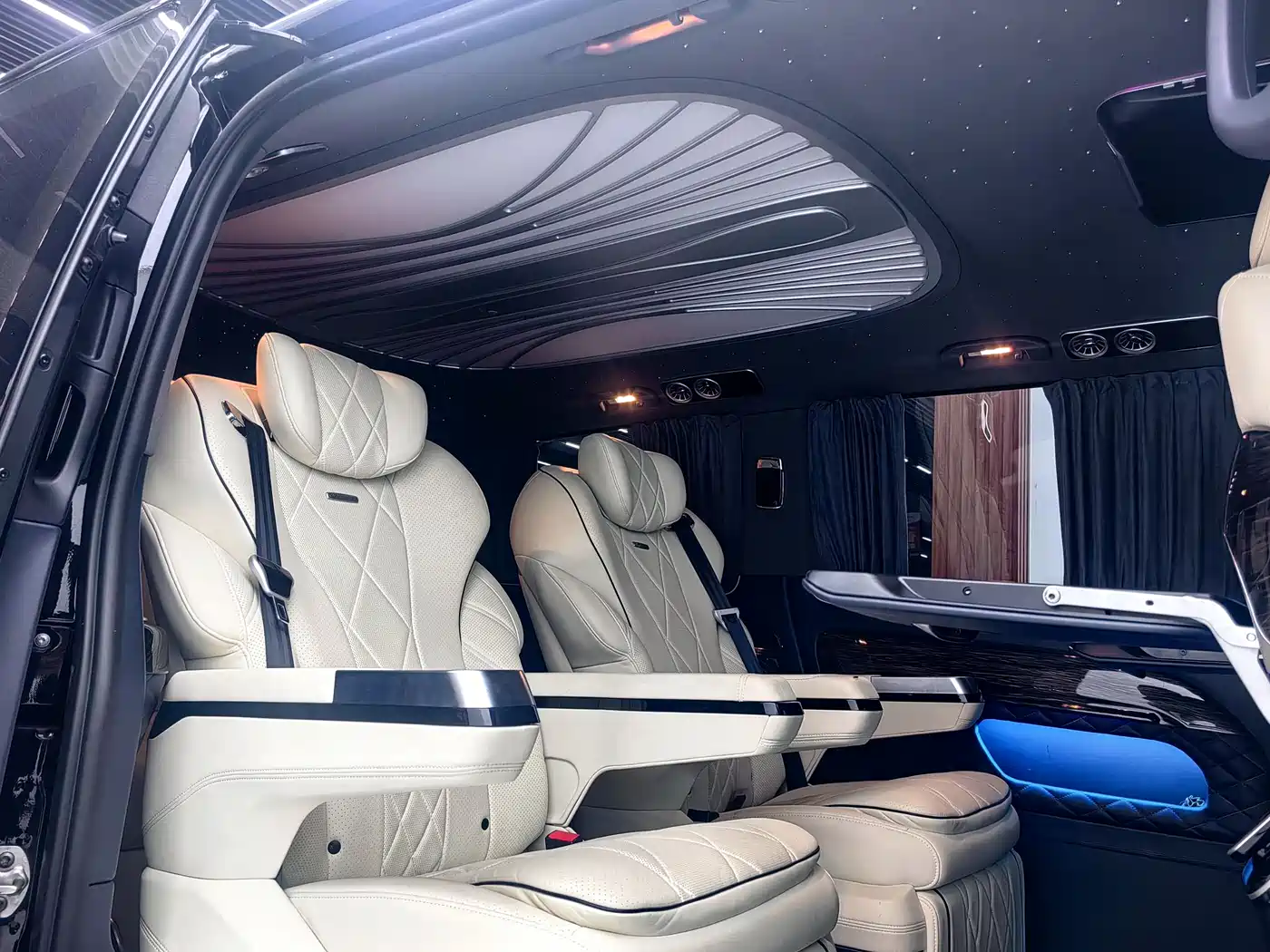 Mercedes-Benz Vito 2021 2.0T Elite 7-Seater фото 14