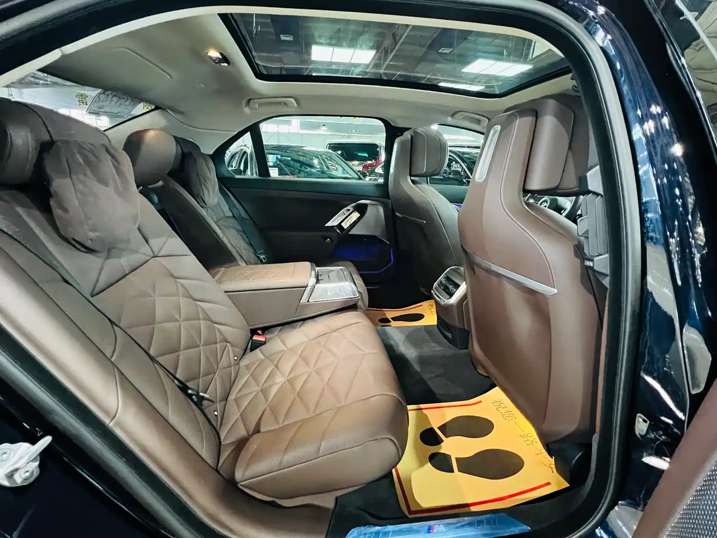 BMW 7 Series 2023 Model 735Li M Sport Package фото 16