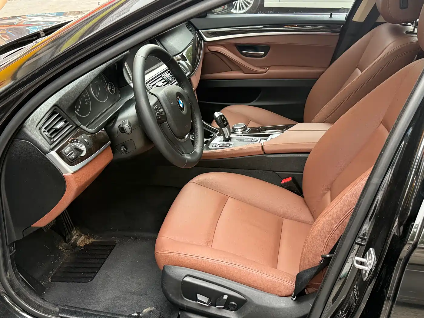 BMW 5 Series 2014 528Li Leading Edition фото 14