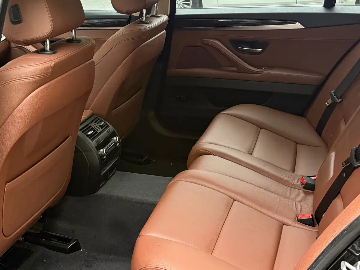 BMW 5 Series 2014 528Li Leading Edition фото 19