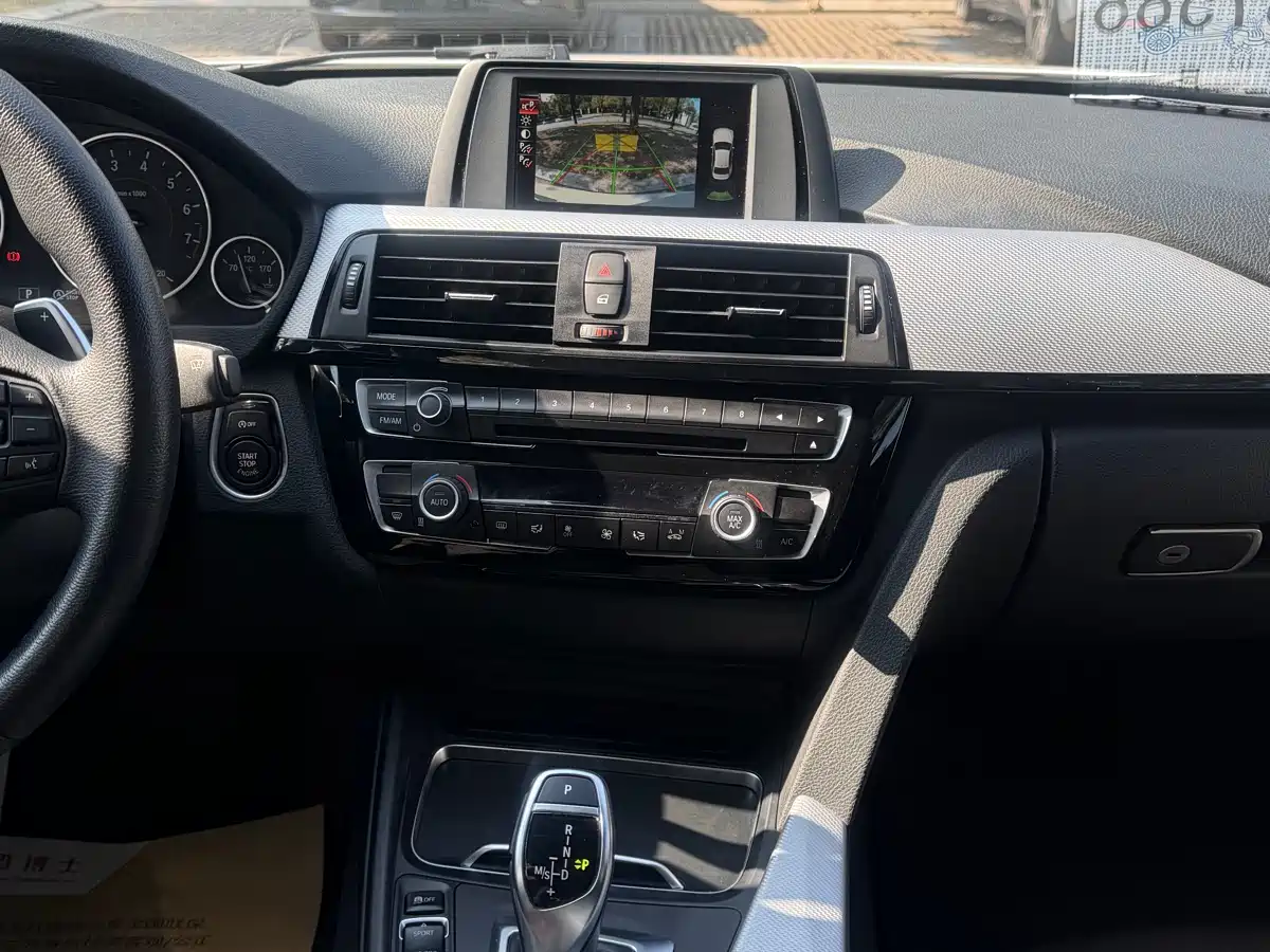 BMW 3 Series 2017 320i M Sport фото 14