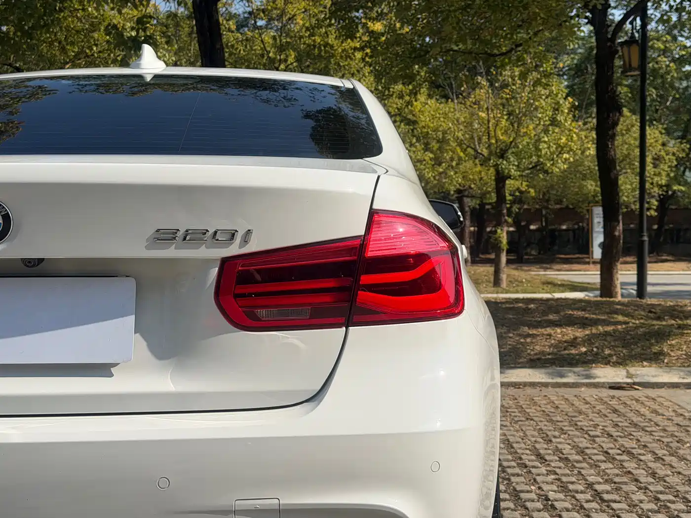 BMW 3 Series 2017 320i M Sport фото 21