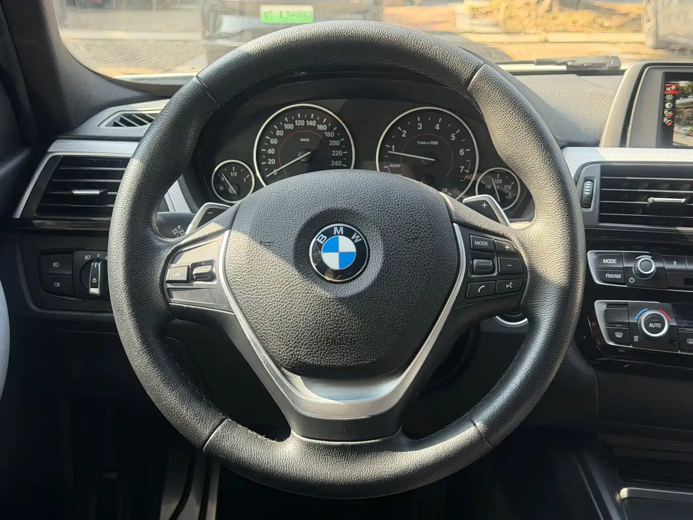 BMW 3 Series 2017 320i M Sport фото 15