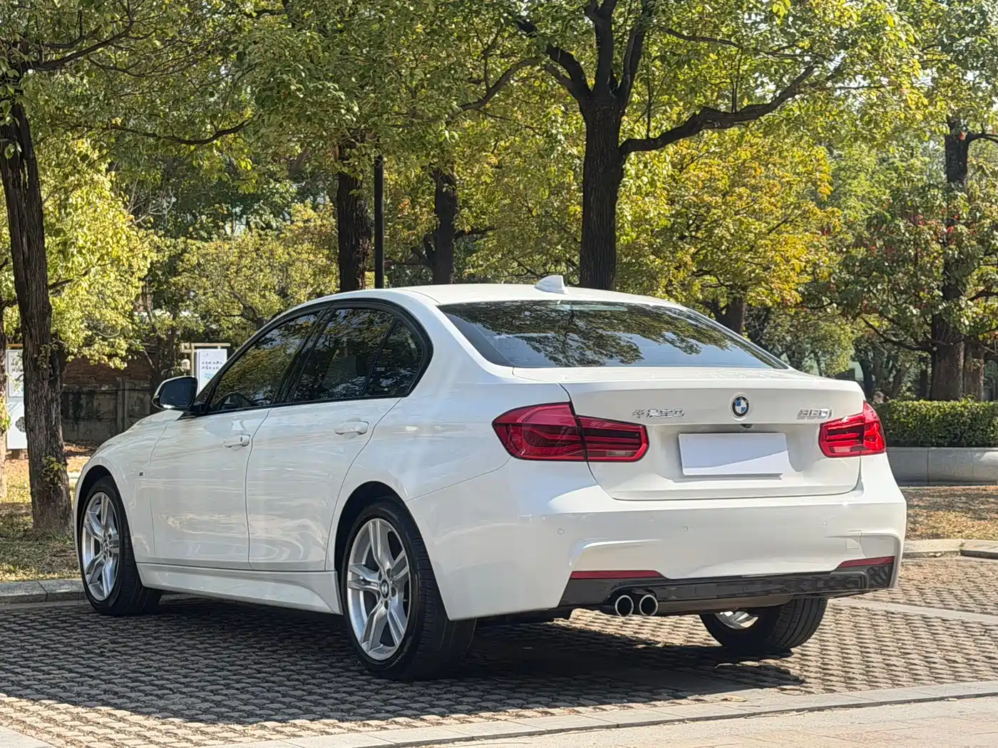 BMW 3 Series 2017 320i M Sport фото 20