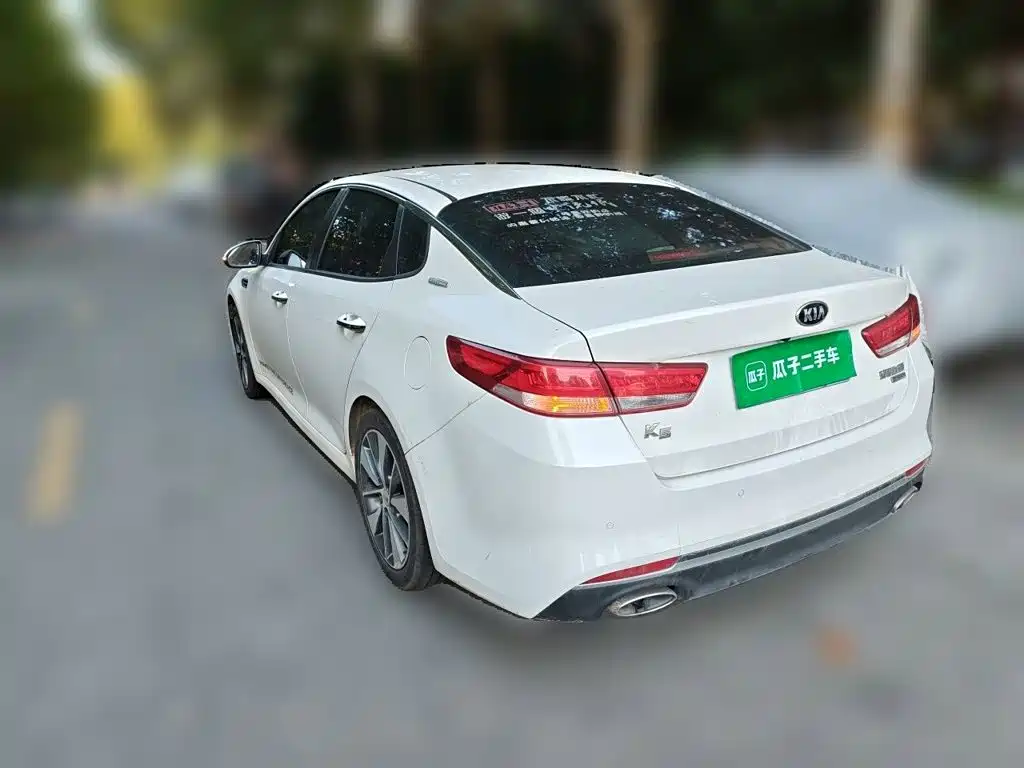 Photo 4 - Kia K5