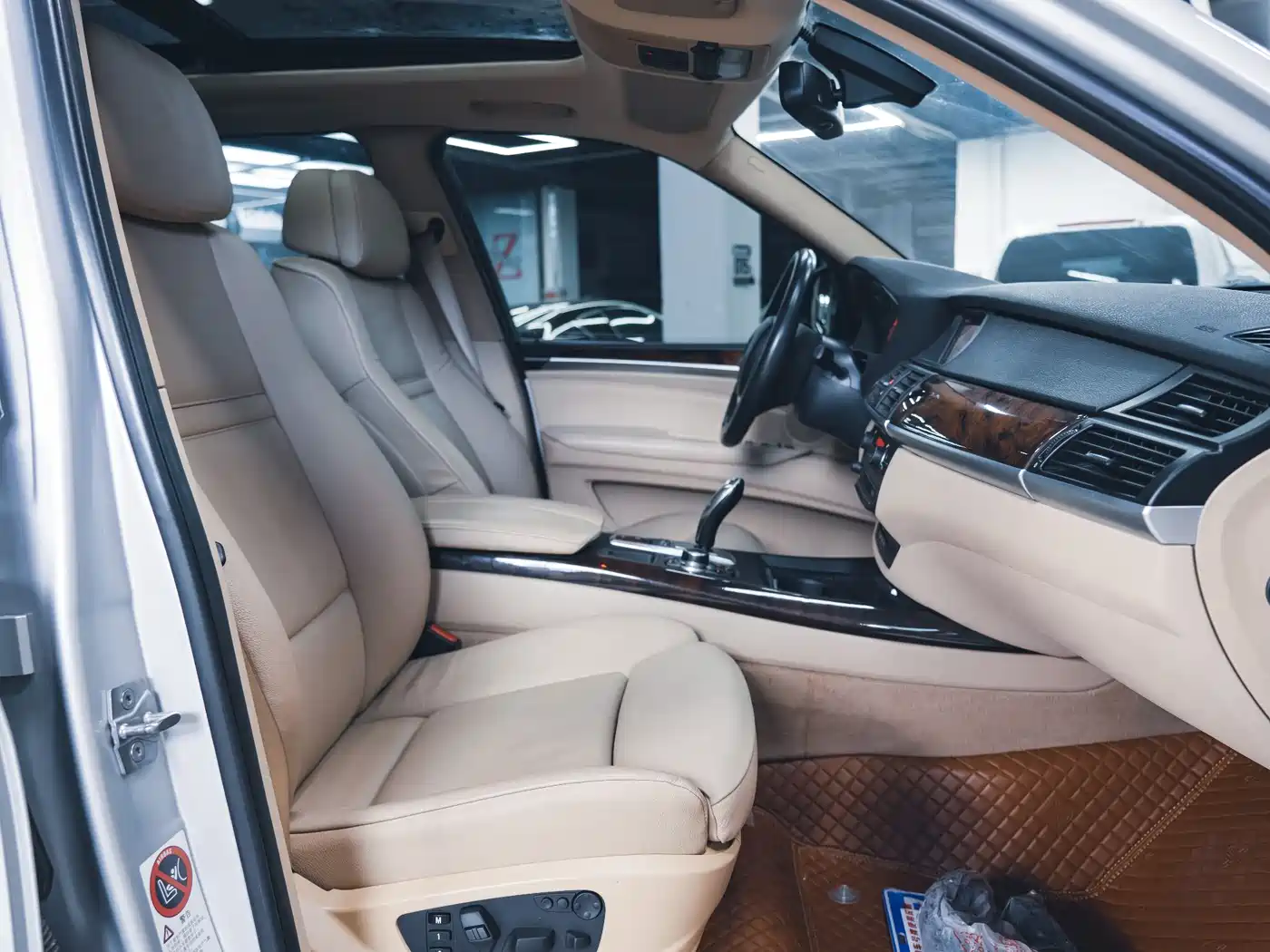 BMW X5 (Import) 2011 xDrive50i Leading Edition фото 10