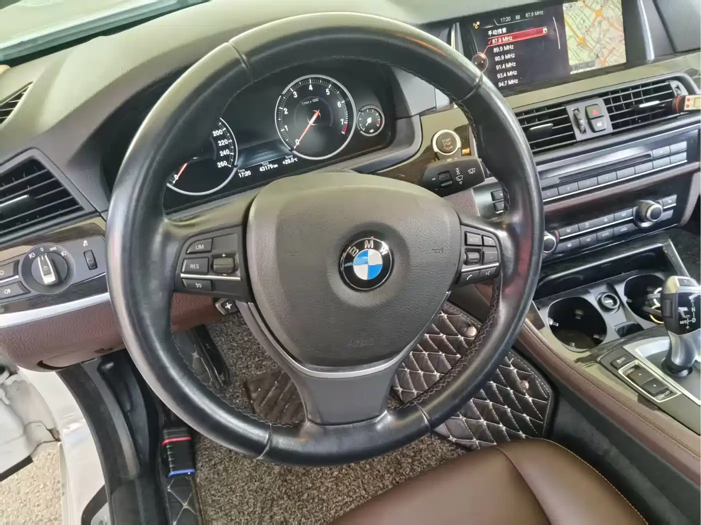 BMW 5 Series 2017 525Li Luxury Design Package фото 4