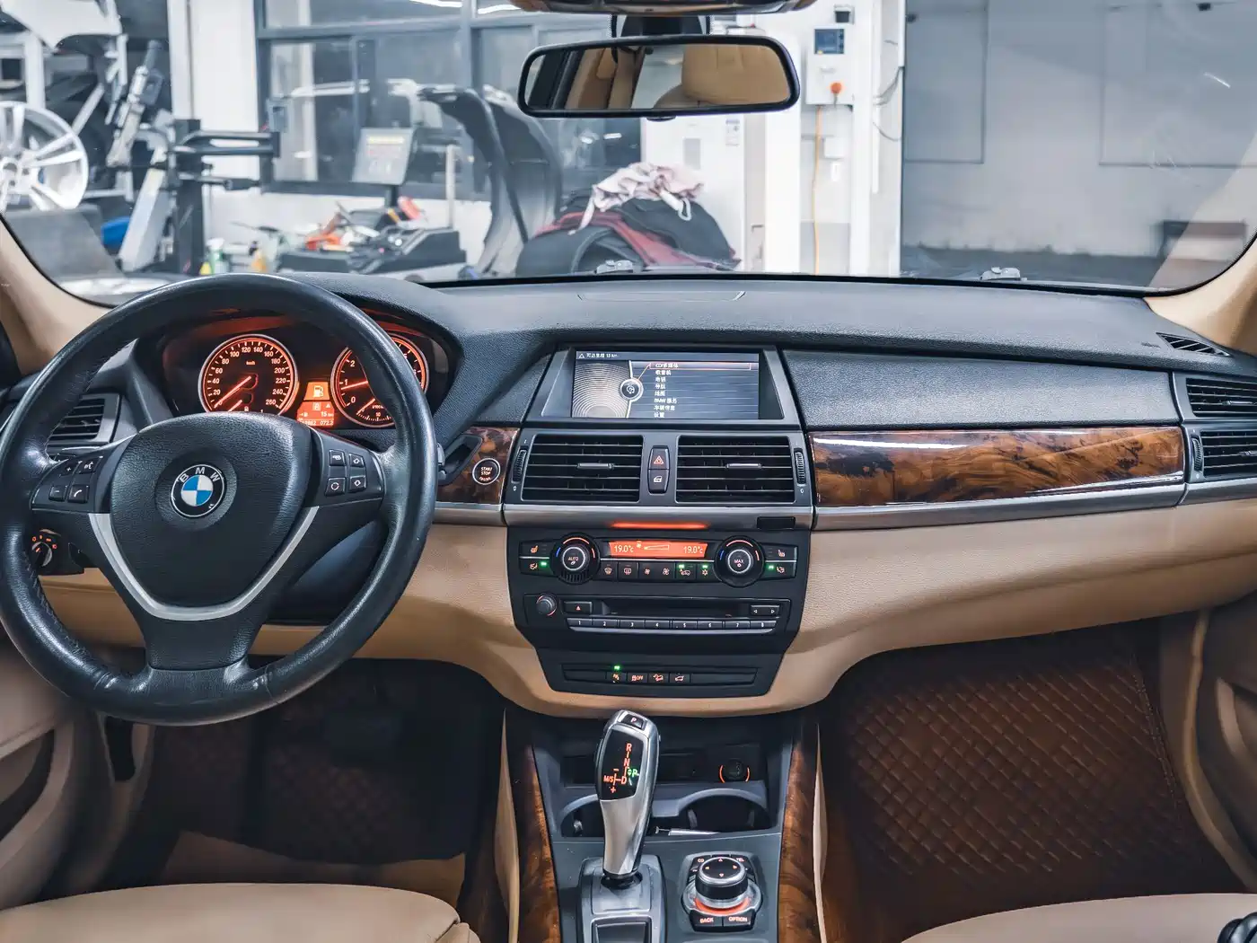 BMW X5 (Import) 2011 xDrive50i Leading Edition фото 18