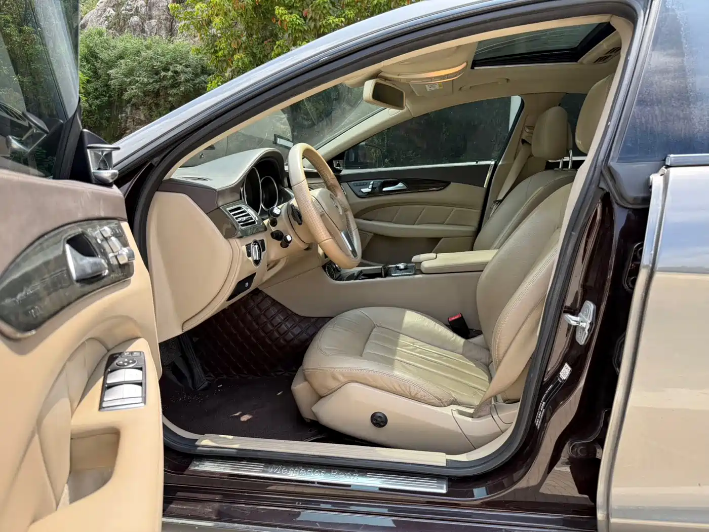 Photo 7 - Mercedes-Benz CLS