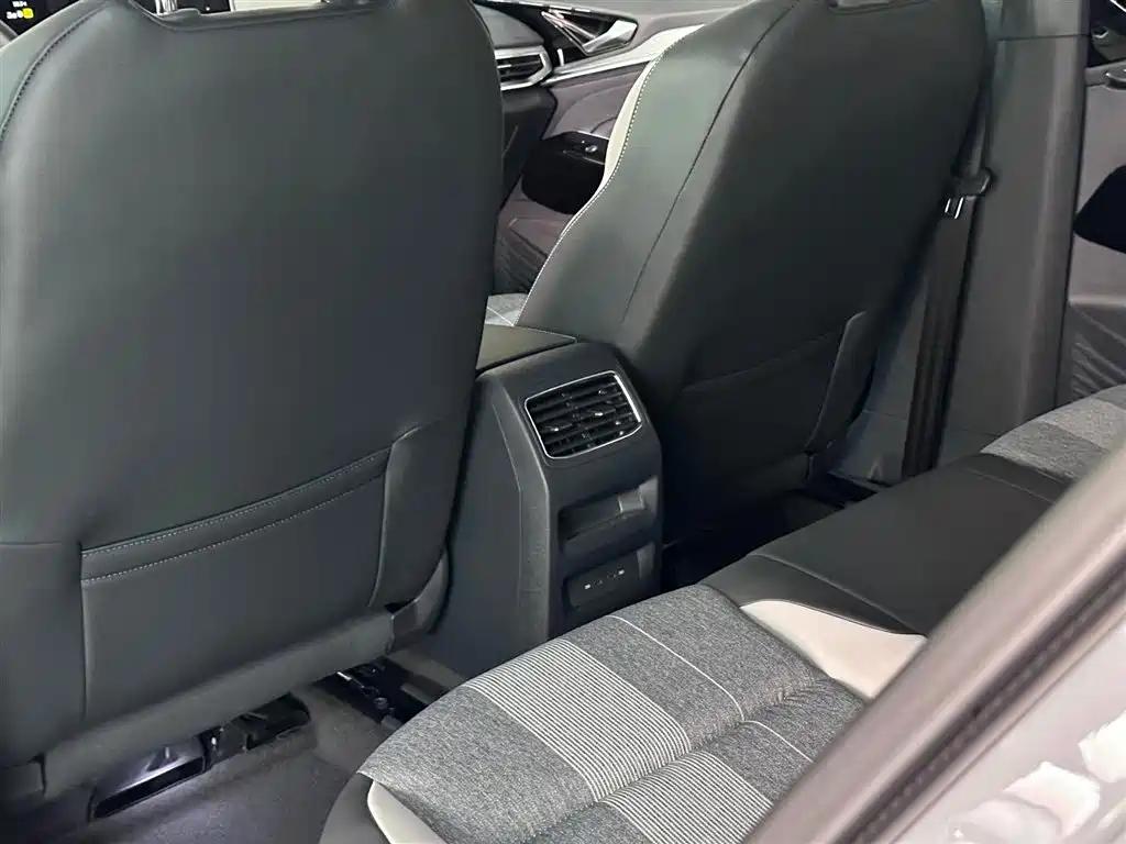 Volkswagen ID.4 CROZZ 2026 2025 Pure Enjoyment Edition