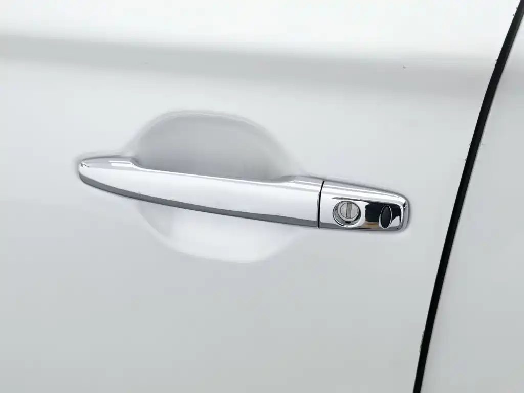 Photo 18 - Mitsubishi Outlander
