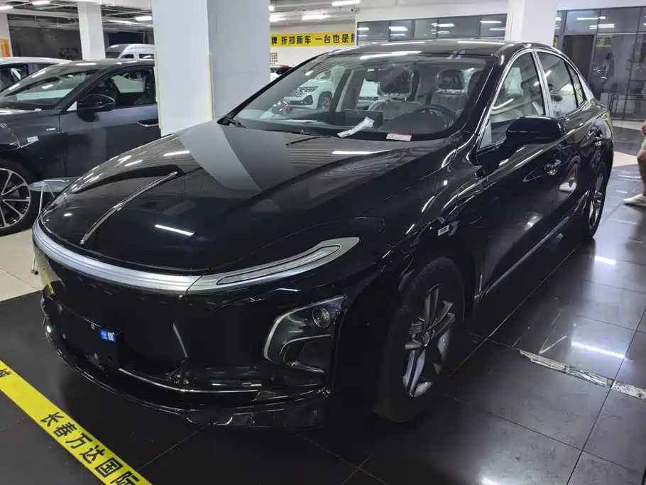 Hongqi E-QM5 2026 2025 610km PLUS