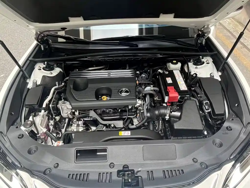 Фото 6 - Lexus ES