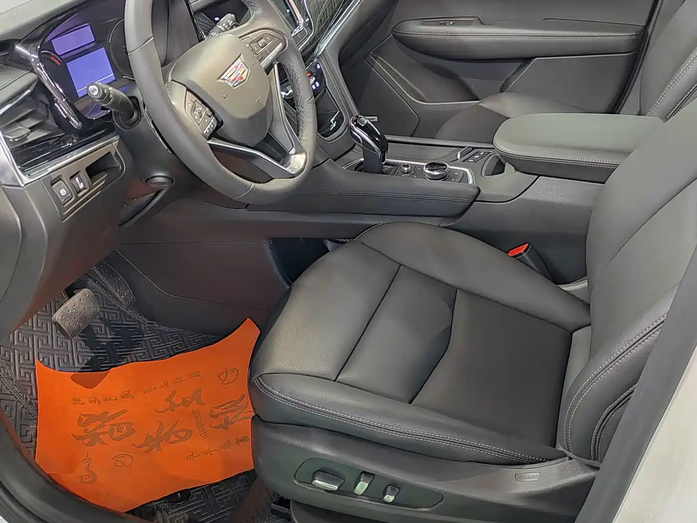 Photo 5 - Cadillac XT6