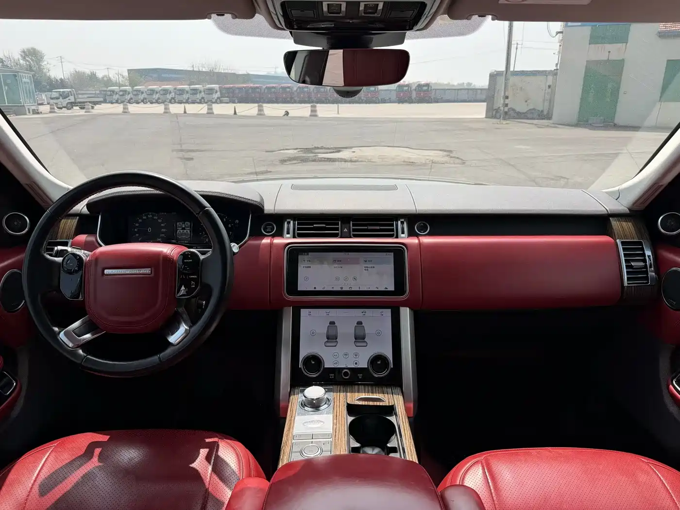 Land Rover Range Rover 2018 3.0 SC V6 Golden Age Edition фото 4