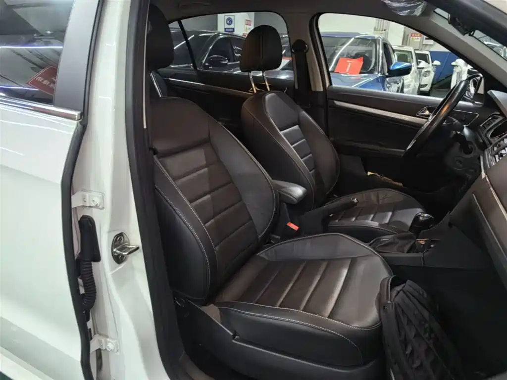 Volkswagen Lavida 2017 1.6L Automatic Comfort Edition фото 25