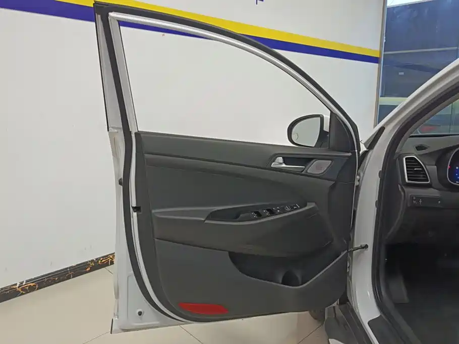 Фото 7 - Hyundai Tucson