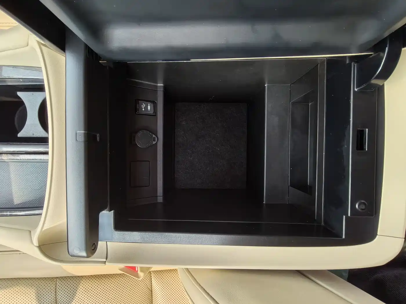 Toyota Alphard 2019 Hybrid 2.5L Premium Edition фото 11