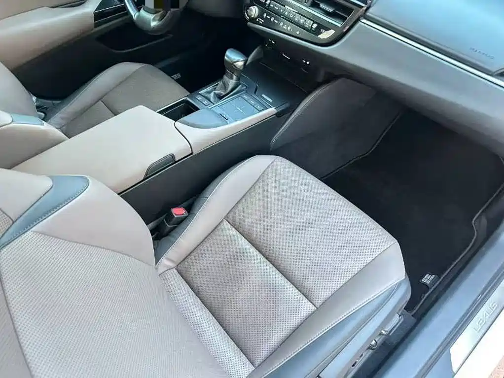 Фото 5 - Lexus ES