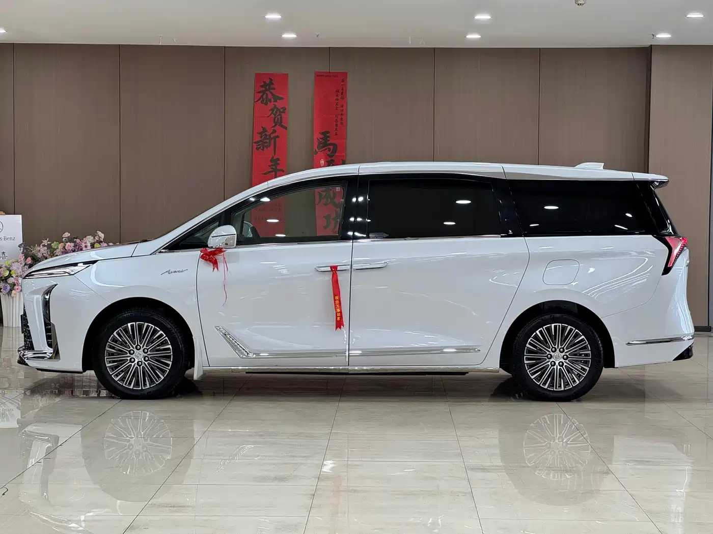 Buick GL8 New Energy 2024 Landglory Premium Edition 7-Seater фото 3