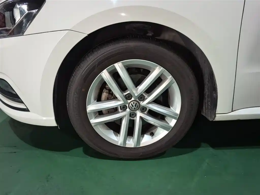 Volkswagen Lavida Tour 2017 230TSI DSG Comfort Edition фото 22