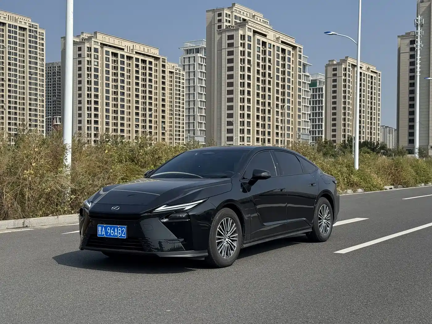 Lexus ES 2026 2025 Model 300h Base Version