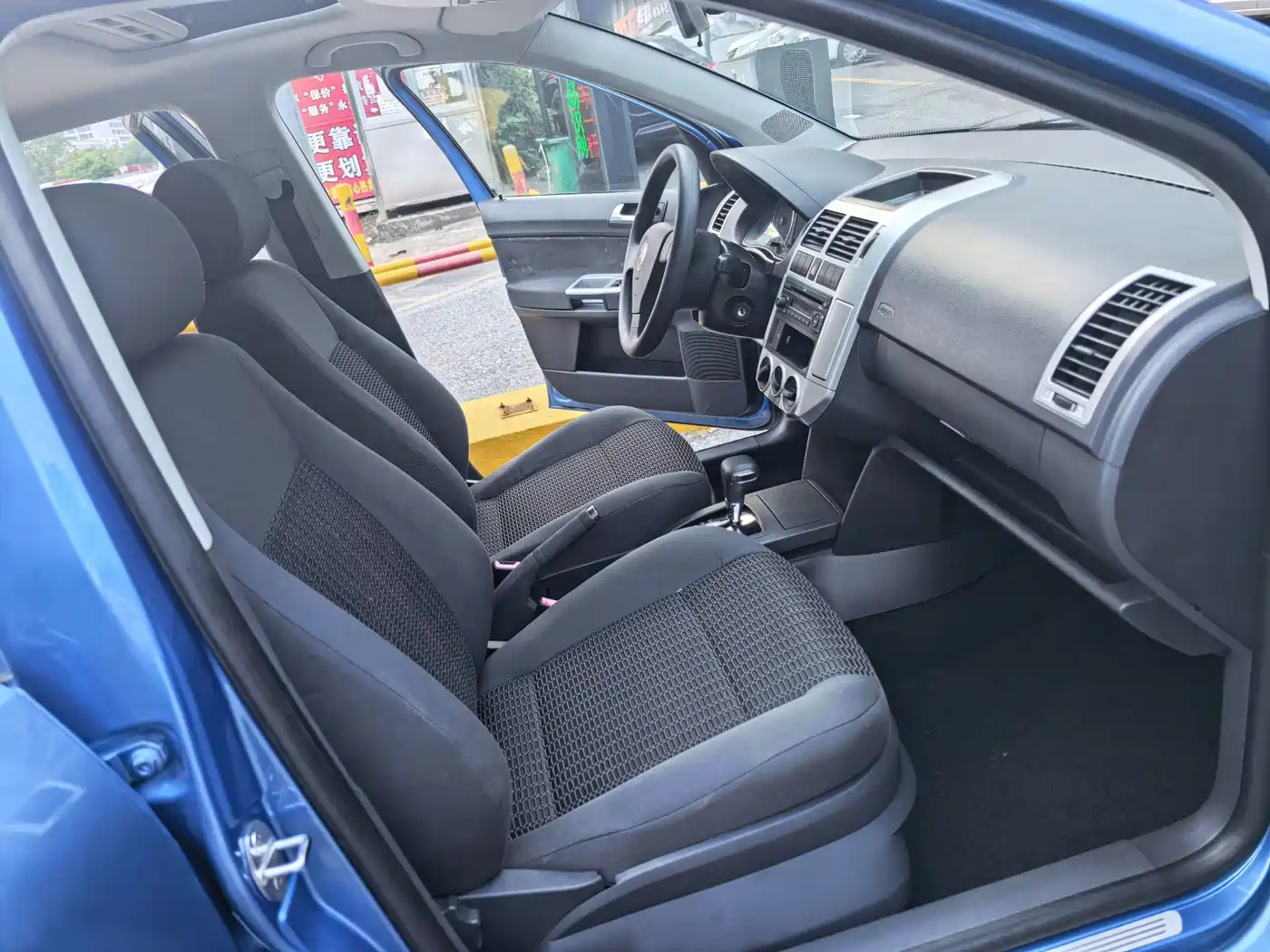 Volkswagen Polo 2009 Sporty 1.6L Automatic фото 4