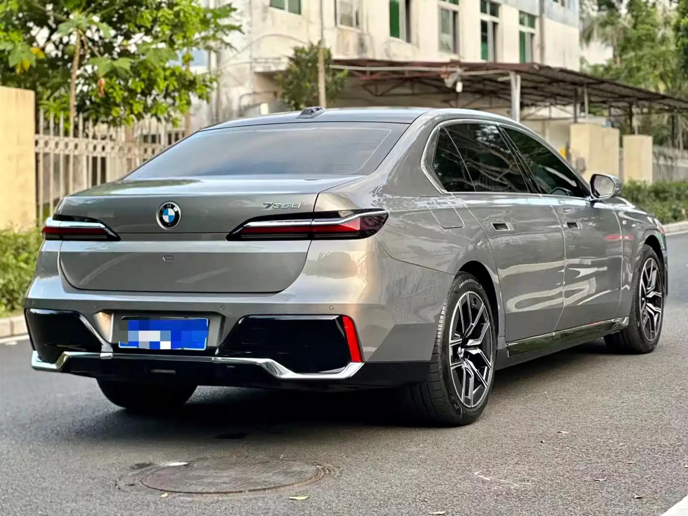 BMW 7 Series 2023 Model 735Li M Sport Package фото 8