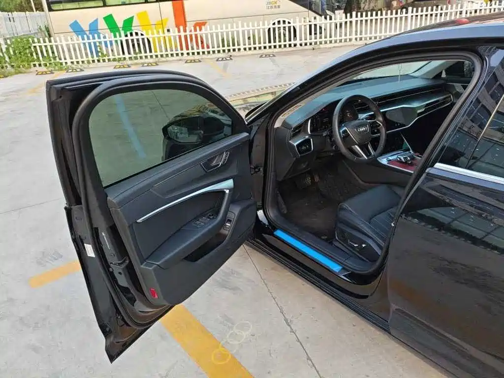 Фото 4 - Audi A6L