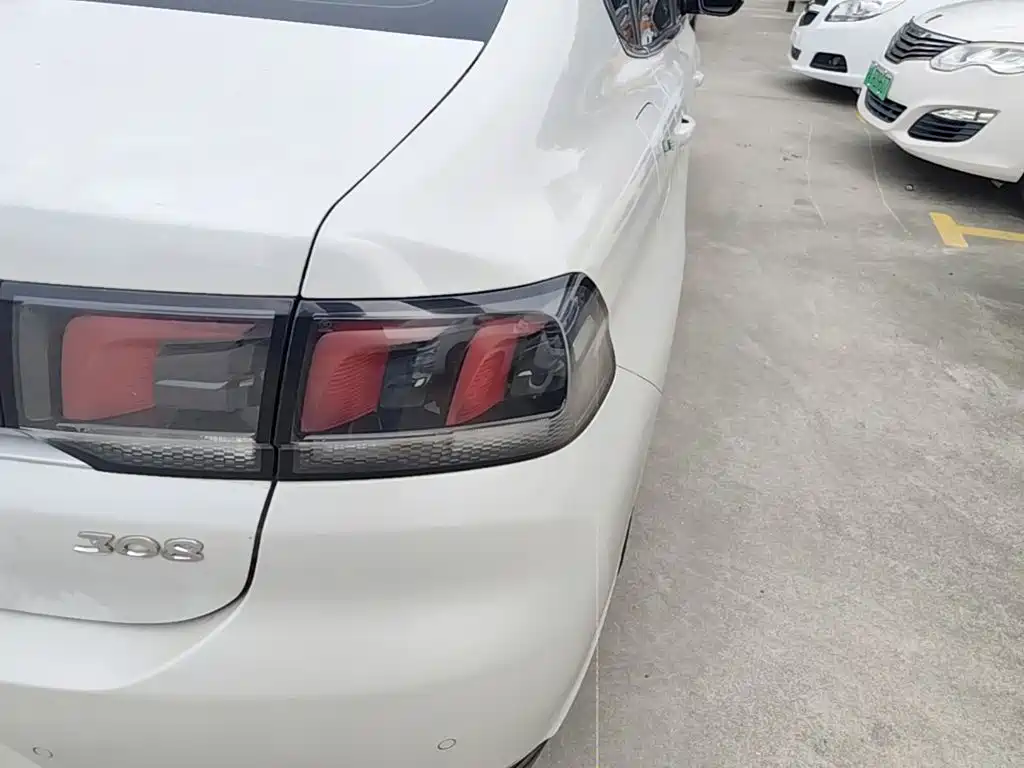 Фото 8 - Peugeot 308