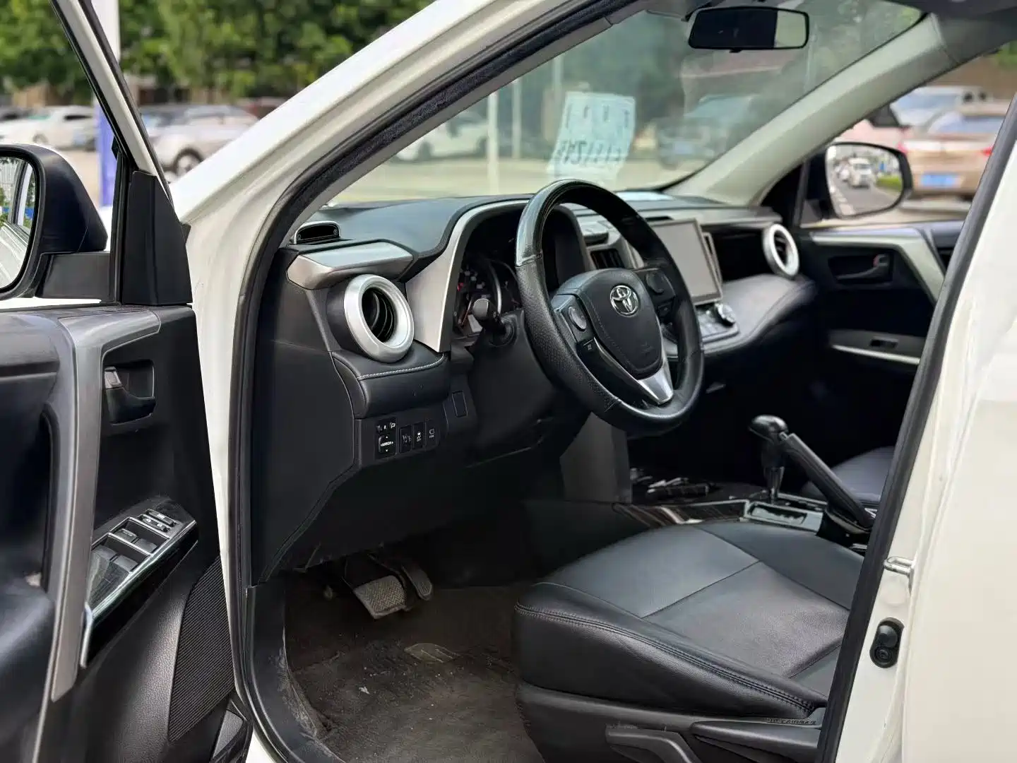 صورة 7 - Toyota RAV4