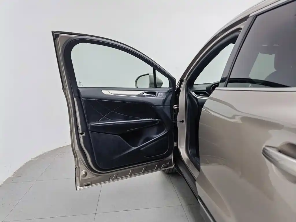 Lincoln MKC 2018 2018 2.0T FWD Premium Edition