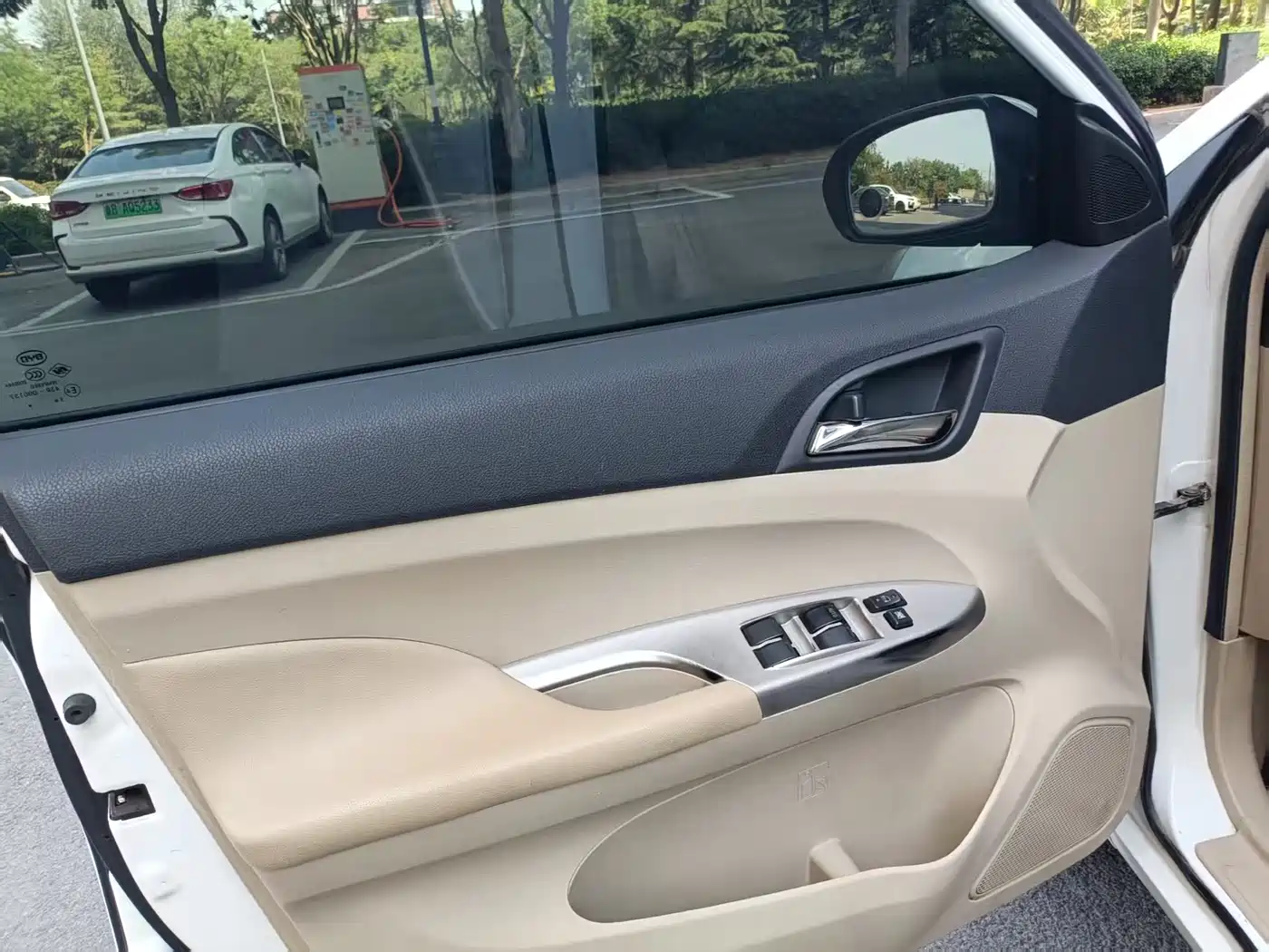 BYD F3 2015 Energy-saving Edition 1.5L Automatic Luxury фото 4