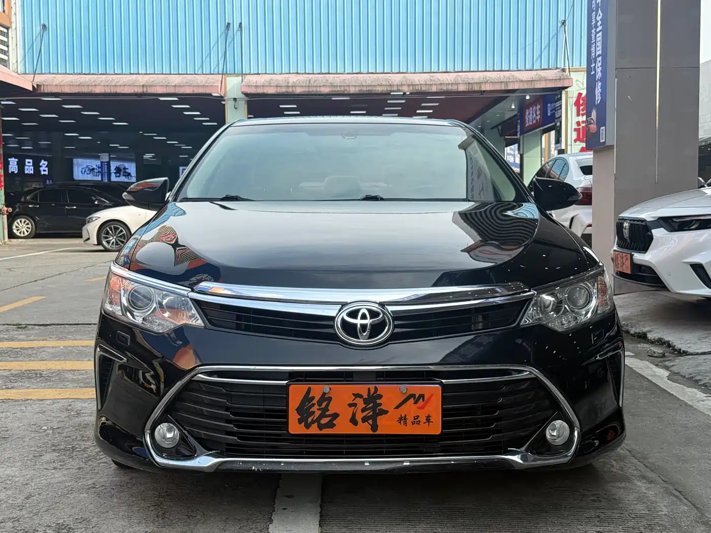 Toyota Camry 2016 2.5G 10th Anniversary Luxury Navigation Edition фото 2