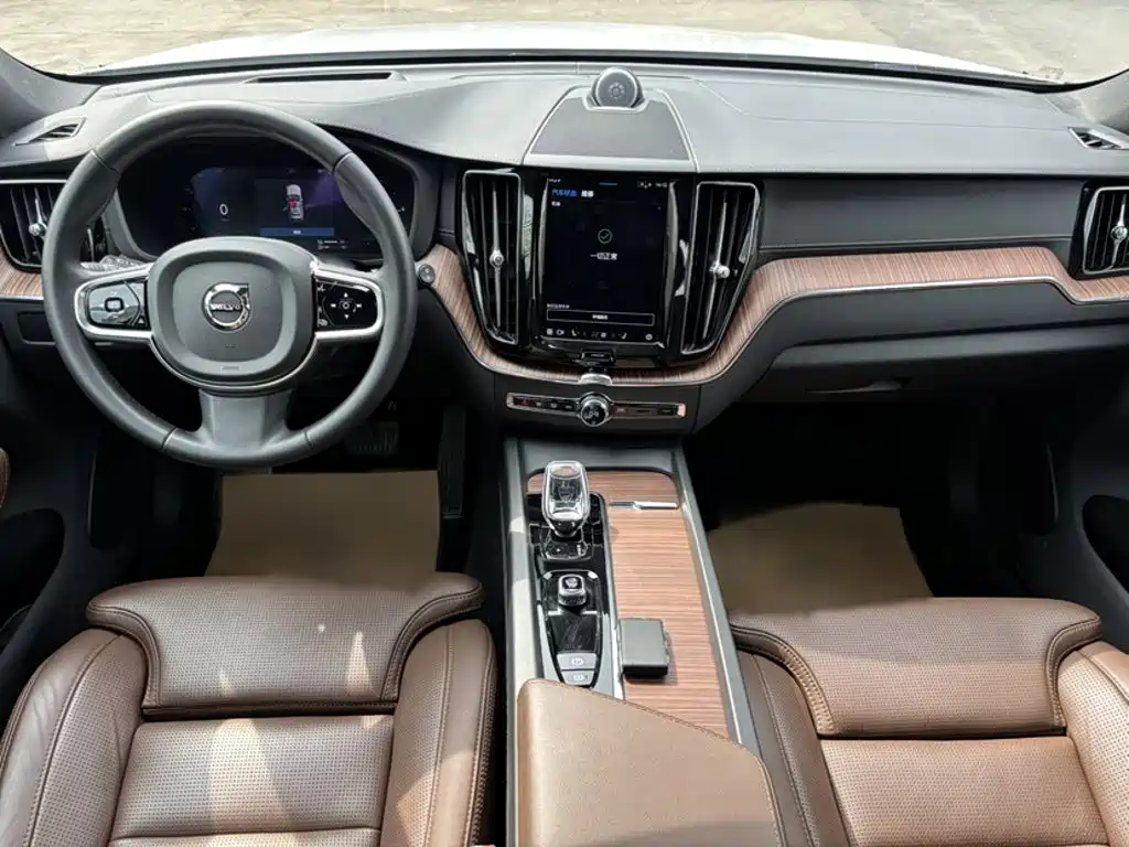 Volvo XC60 Plug-in Hybrid 2024 2025 Plug-in Hybrid Long Range AWD Zhiya Luxury Edition