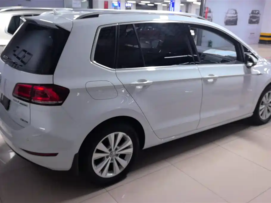 Volkswagen Golf Sportsvan 2016 230TSI Manual Progressive фото 3