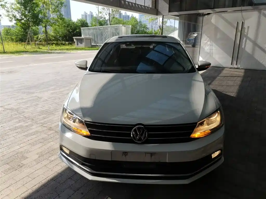 Volkswagen Sagitar 2015 230TSI Automatic Comfort фото 3