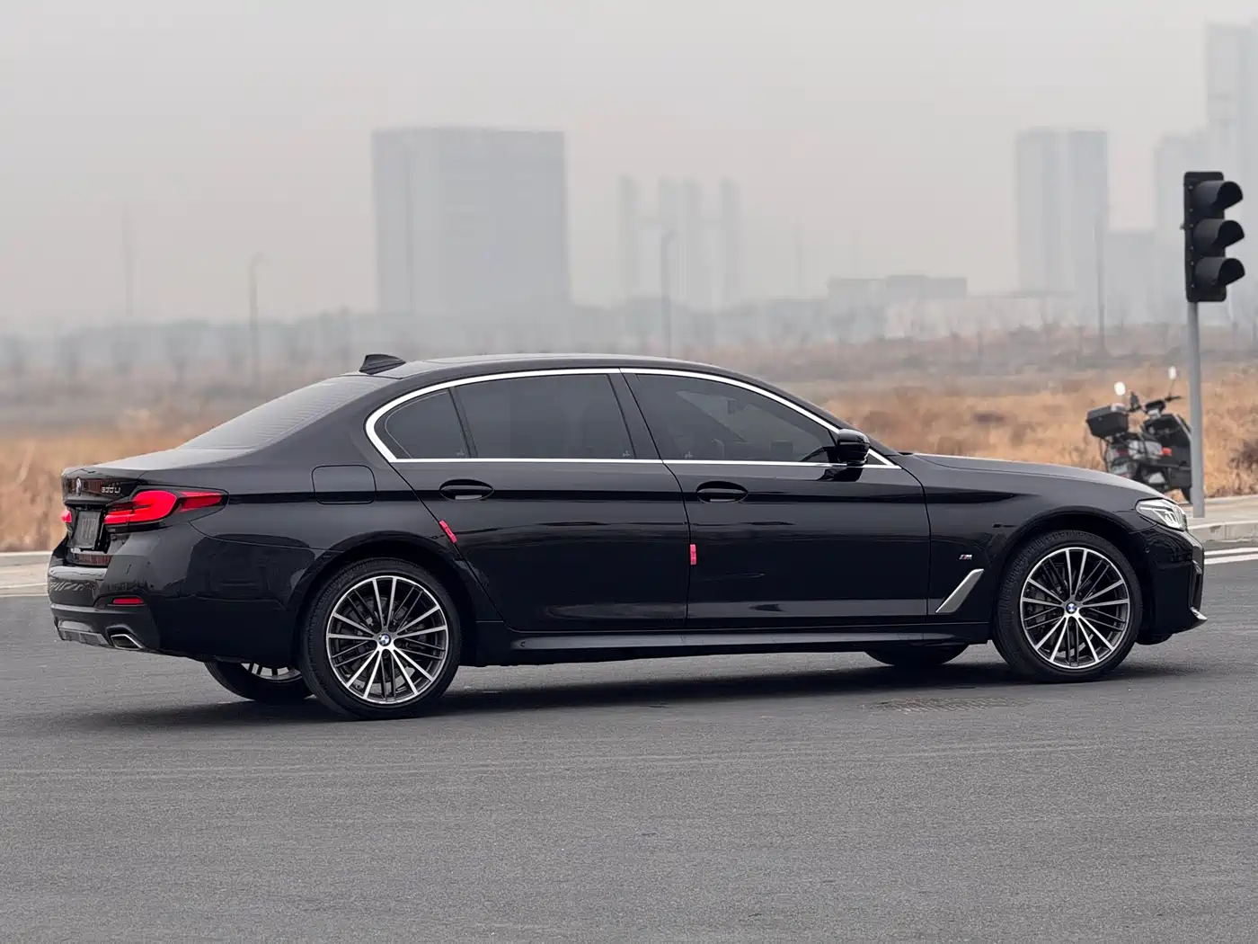 BMW 5 Series 2023 530Li Leading M Sport Package фото 9