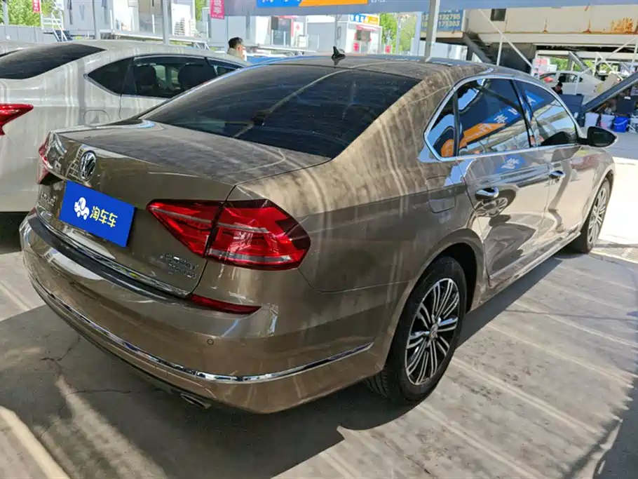 Volkswagen Passat 2017 330TSI DSG Luxury фото 3