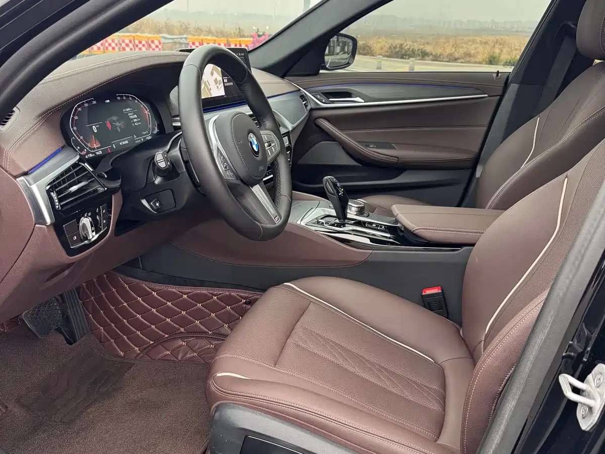 BMW 5 Series 2023 530Li Leading M Sport Package фото 16