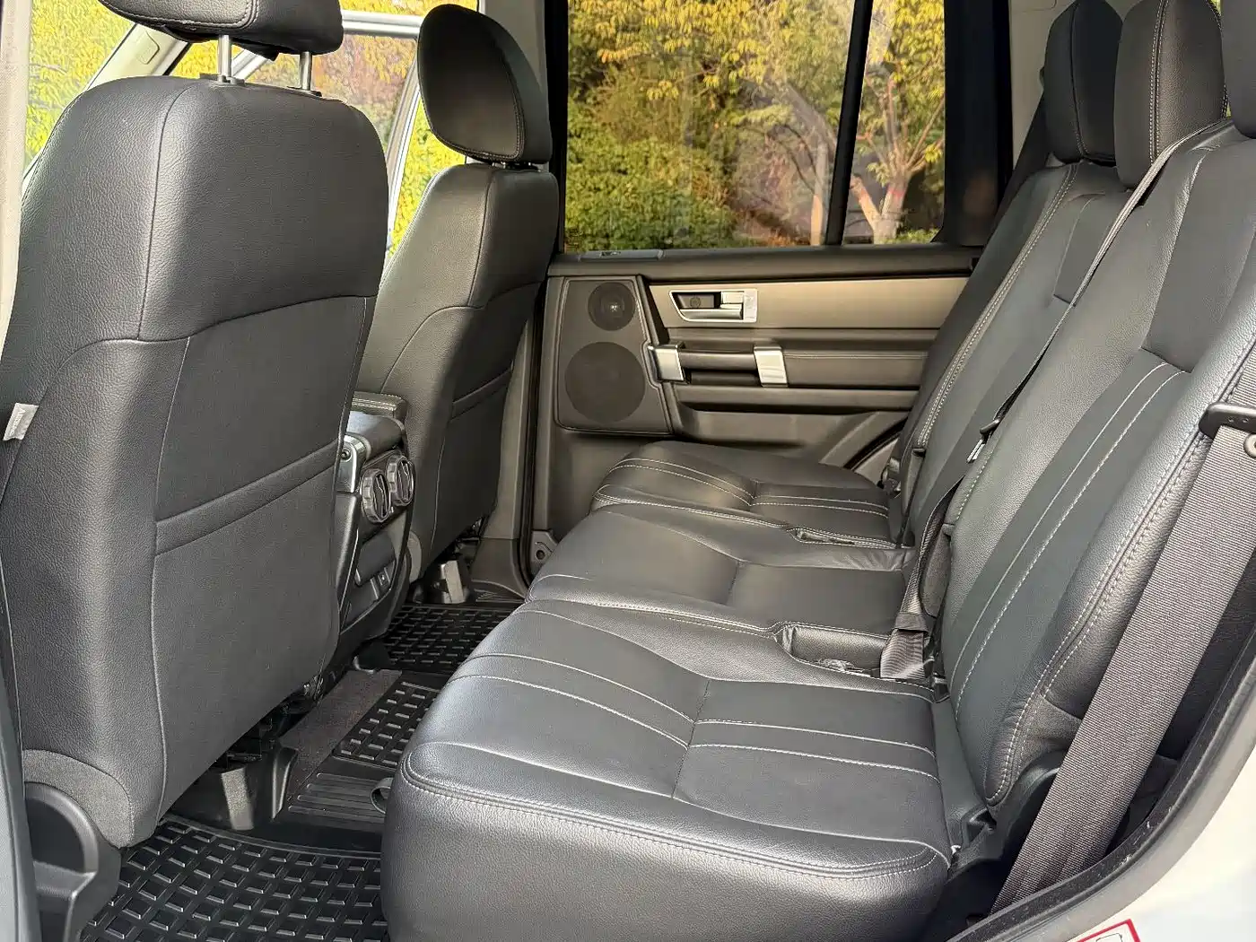 Land Rover Discovery 2015 3.0 SDV6 HSE Diesel фото 34
