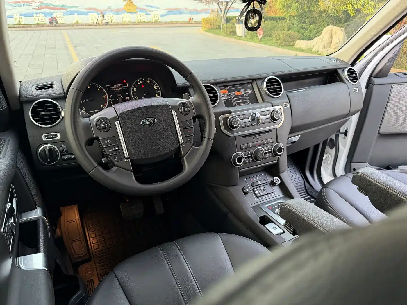 Land Rover Discovery 2015 3.0 SDV6 HSE Diesel фото 24