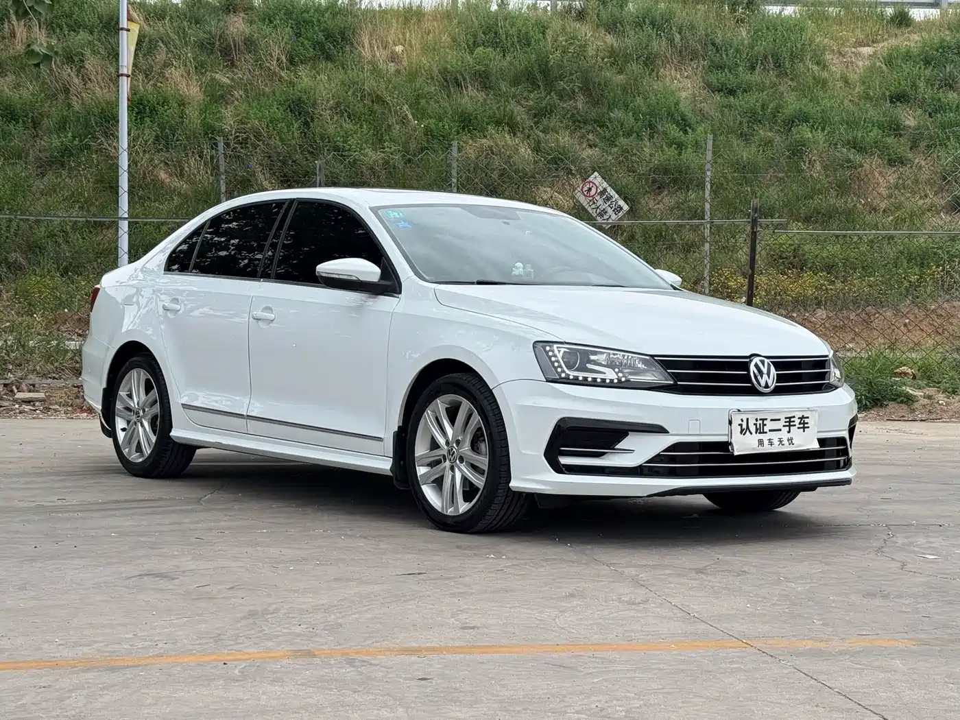 Volkswagen Sagitar 2018 280TSI DSG Spark Edition фото 3