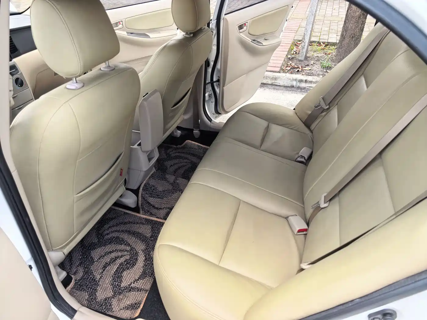 Toyota Corolla 2013 1.6L Automatic Excellence Edition фото 10