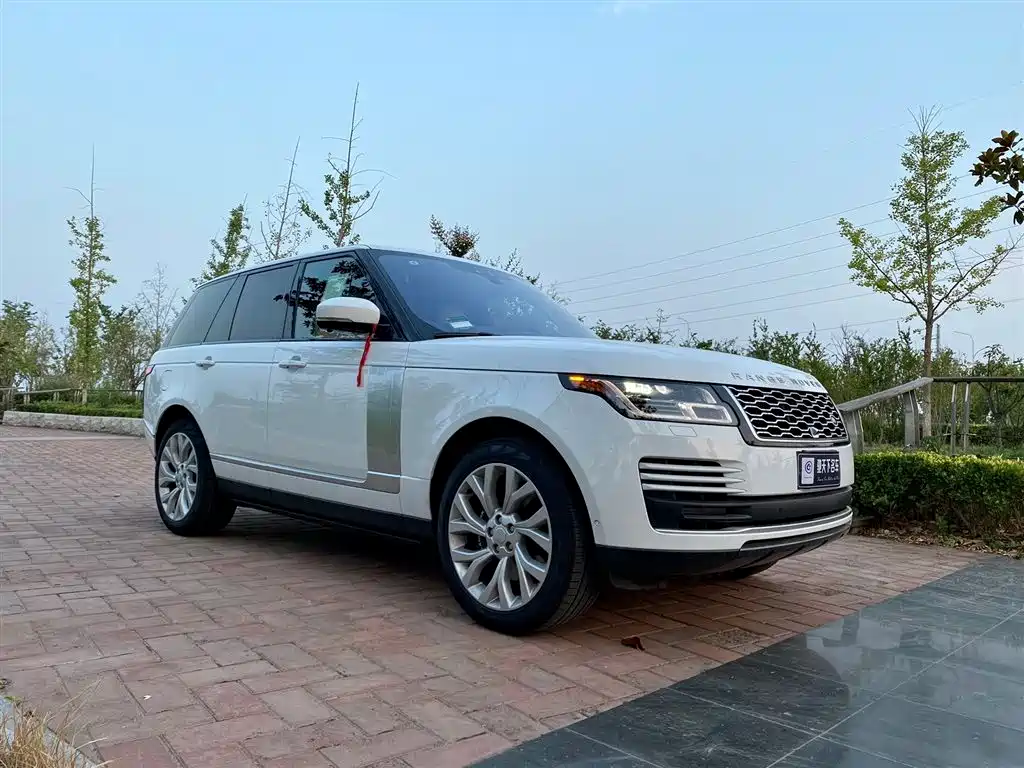 Land Rover Range Rover 2022 3.0 L6 400PS Heritage Extended Classic Edition фото 3