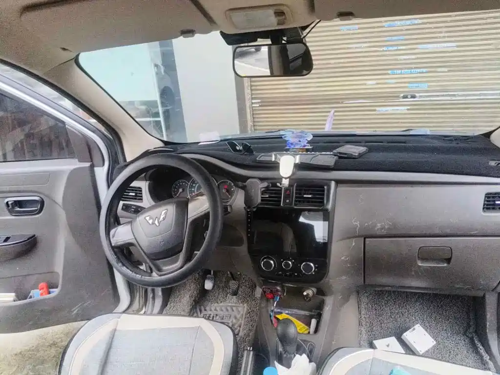Wuling Motors Wuling Rongguang V 2017 2016 1.5L Standard