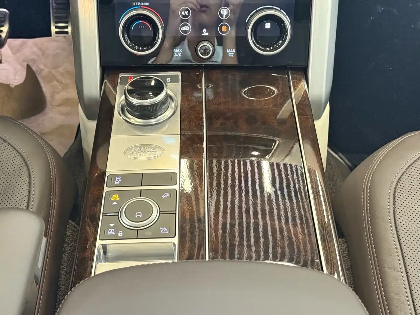 Land Rover Range Rover 2020 3.0 L6 Heritage Extended Edition фото 19