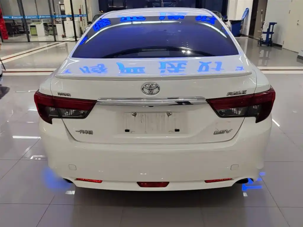 Toyota Reiz 2013 2.5V Premium Edition фото 6